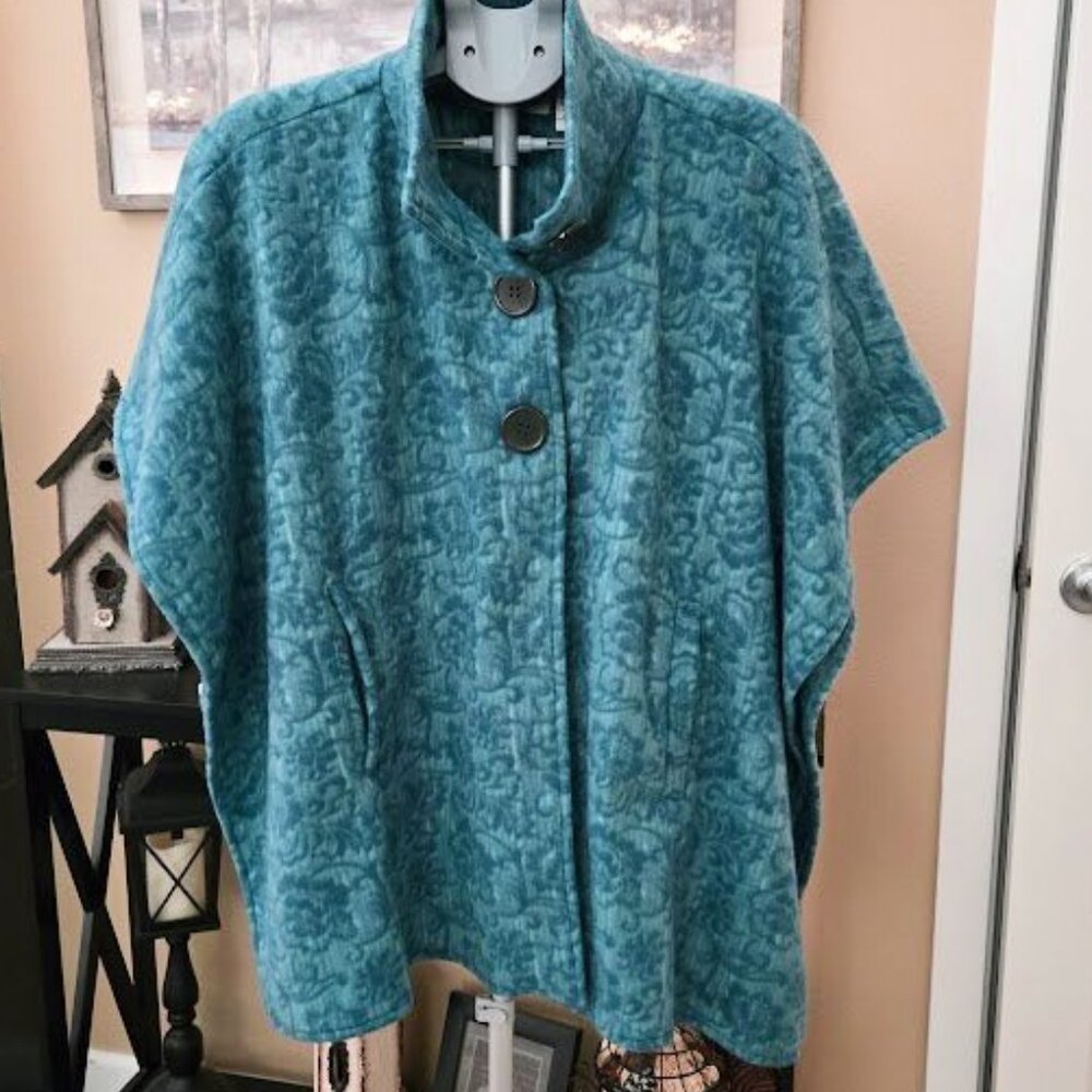 NWT Le Moda Lord Daniels fleece super soft teal cape / poncho one size fits all